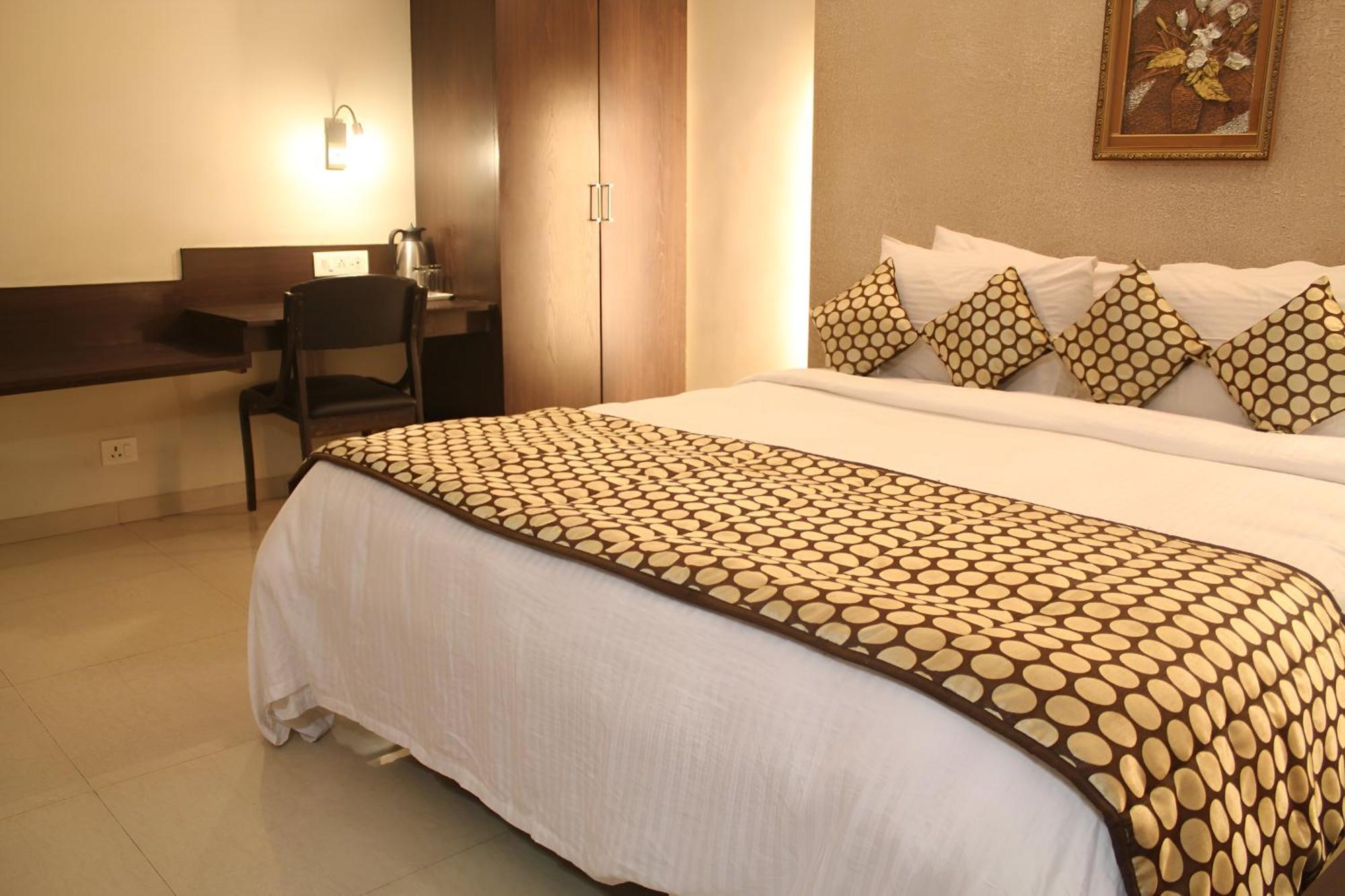 New Hotel Europa Inn Райкот Екстериор снимка